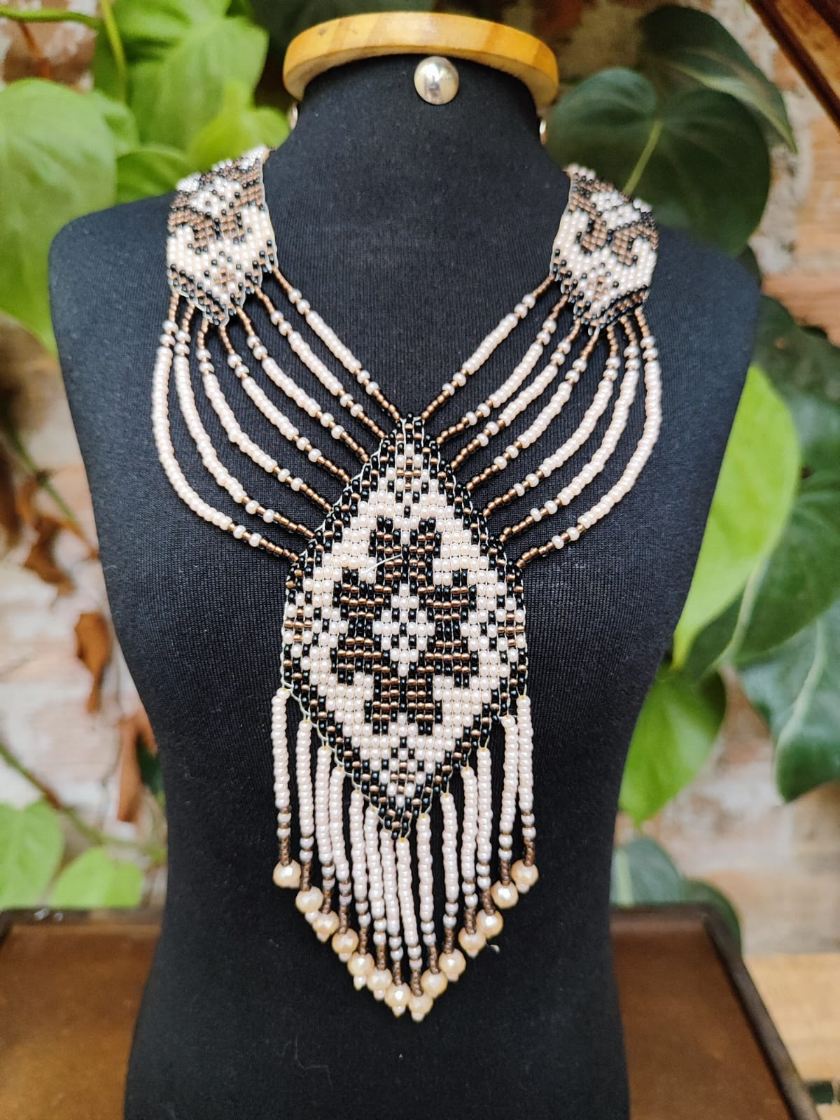 Colar Girassol Preto Longo