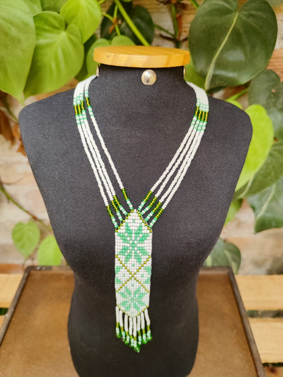 Colar Floral Verde e Dourado Longo Slim