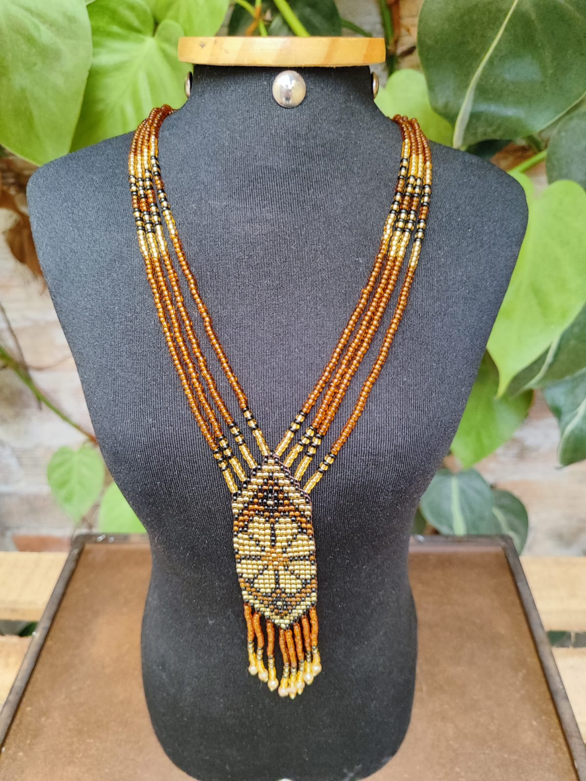 Colar Sunpatiens Dourado e Preto Longo Slim