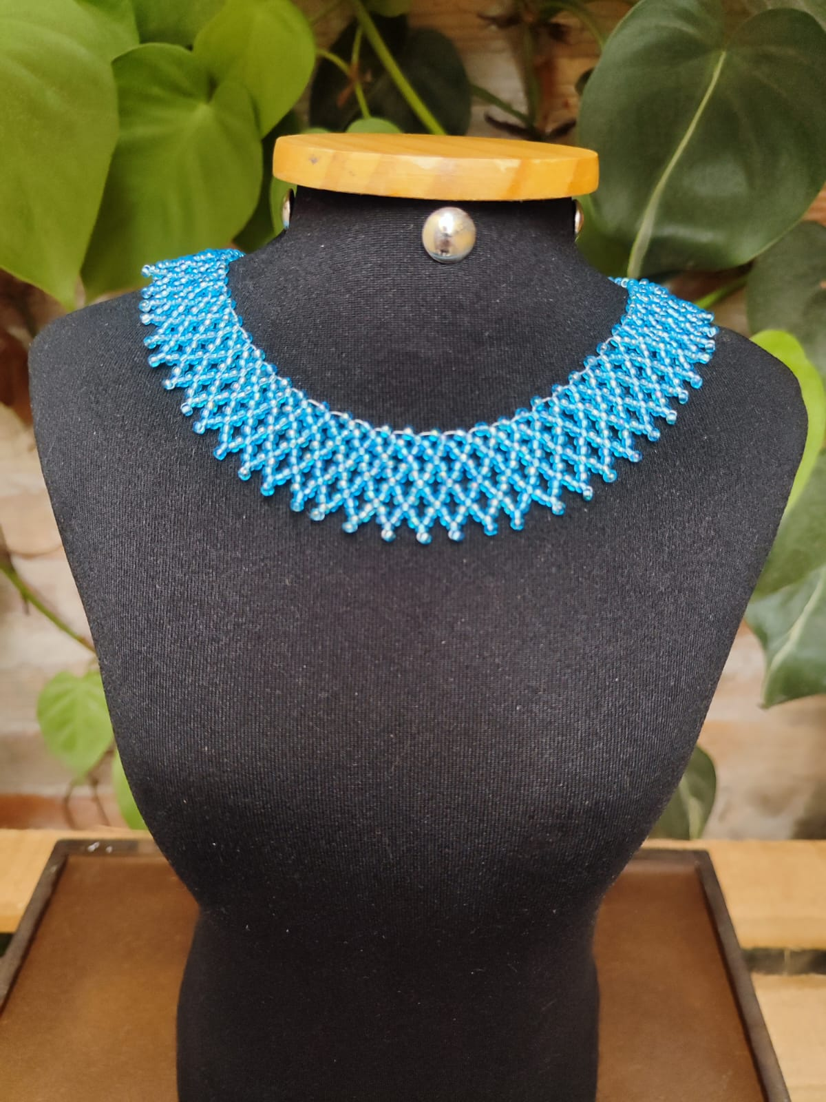 Colar Azul Claro de Gola Slim