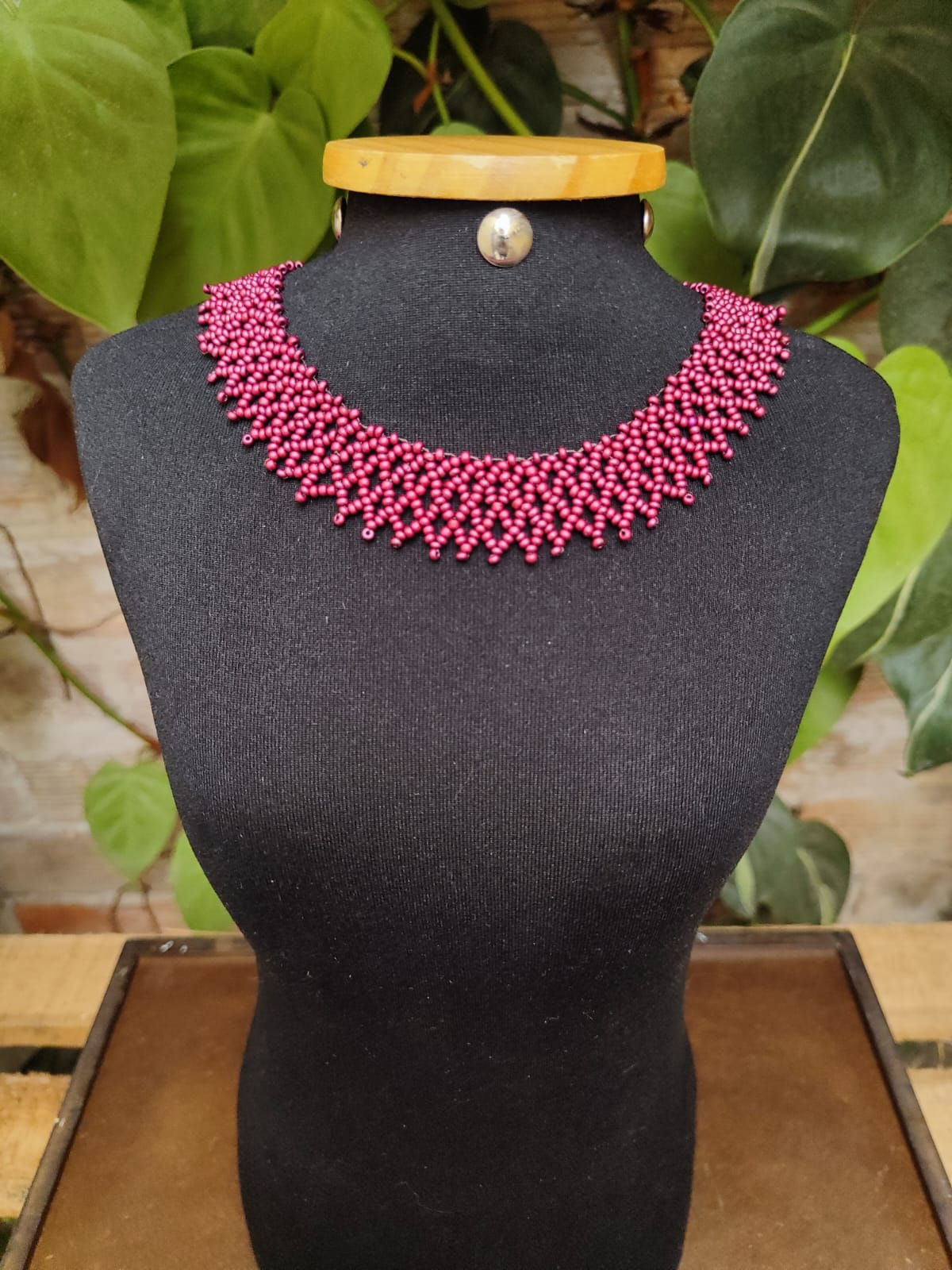 Colar Magenta de Gola Slim